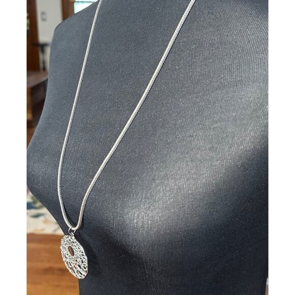 Necklace Pendant & Earrings Women Set Filigree Circle Silver Tone - Picture 5 of 16